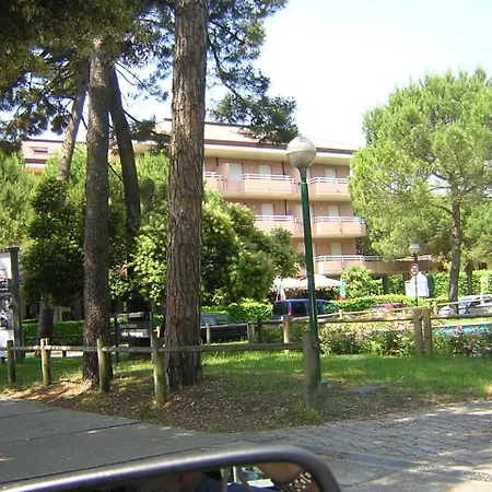 Cond Primavera Apartment Lignano Sabbiadoro Exterior photo